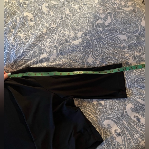 Plus size, sleek black cropped shawl - Picture 3 of 5